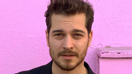 Çağatay Ulusoy’un saçı sakalı birbirine karıştı… Son hali takipçilerini ikiye böldü - magazin
