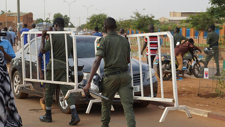 Fransa Afrika'dan kovuluyor! Niamey Büyükelçisi, Nijer'den ayrıldı - dunya