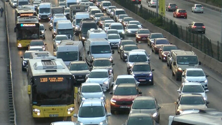 İstanbul trafiği felç! İki İETT otobüsü birbirine girdi: Yolcular yaralandı - gundem