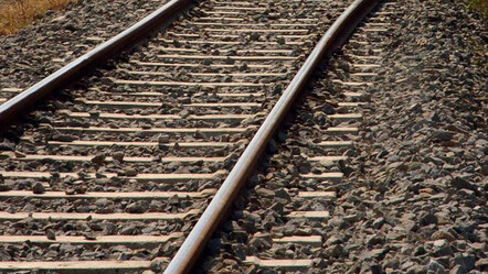 Umut ölüme götürdü! Sınırı geçmek isterken raylara düştüler - dunya