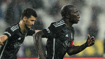 ÖZET Konyaspor - Beşiktaş (0-2 Maç Sonucu) Eski günlerdeki gibi; Ghezzal'dan asist, Aboubakar'dan galibiyet golü - spor