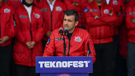 Selçuk Bayraktar'dan TEKNOFEST'ten anlamlı mesaj: Türk milleti birdir, bu meydandaki gibi beraberdir - teknoloji