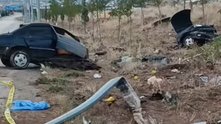 Feci kaza: Otomobil ikiye bölündü! 1 ölü 3 yaralı - gundem