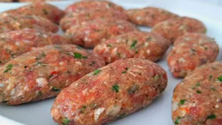 Bir damlası bile köfteyi kabartıyor! Balkanlı ustanın sır tarifiyle köfte asla sönmüyor - yemek