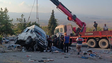 Gaziantep'te katliam gibi kaza! Kamyon yoldaki araçlara daldı: 6 ölü, çok sayıda yaralı var - gundem