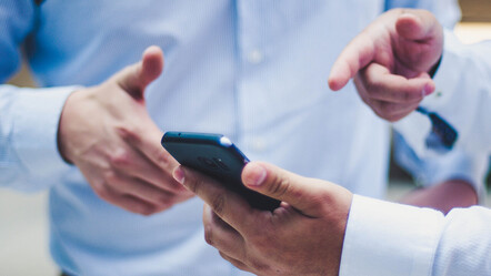 İş yerinin WhatsApp grubundan çıkarılan adam soluğu mahkemede aldı, tazminat davasını kazandı - teknoloji