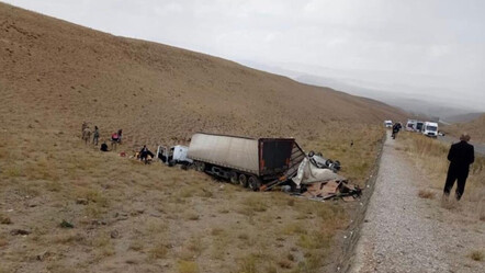 Sağanak hayatı olumsuz etkiledi: Kayganlaşan yollar kazayı da beraberinde getirdi - gundem