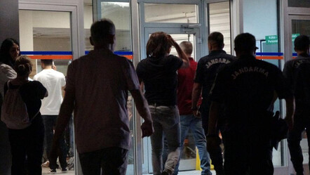 Antalya'da sıcak saatler! Aileler çatıştı: Çok sayıda ölü ve yaralı var - gundem