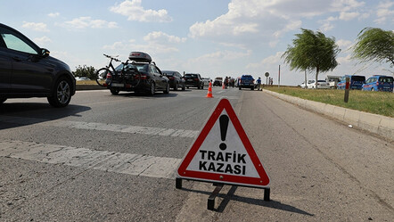 İstanbul'da feci kaza, 2 araç kafa kafaya çarpıştı: 1’i ağır 6 yaralı - gundem