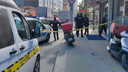 Sultangazi'de iş yerine silahlı saldırı! Camlar tuzla buz oldu, maddi hasar oluştu - gundem
