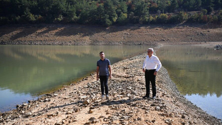 Suyun dibi göründü! Sadece 20 günlük kaldı: Barajın ortasına kadar yürüyüp seviyeyi gösterdi - gundem
