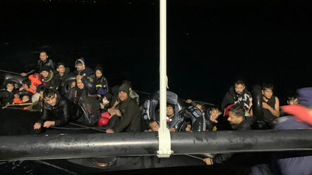 Ayvalık açıklarında 126 düzensiz göçmen yakalandı - gundem