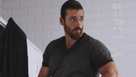 Can Yaman’dan skandal hareket: Hayranının telefonunu yere fırlattı - magazin