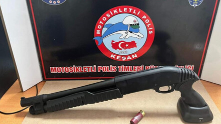 Edirne’de polisin ‘dur’ ihtarına uymayan otomobil ateş açılarak durduruldu: 2 gözaltı - gundem