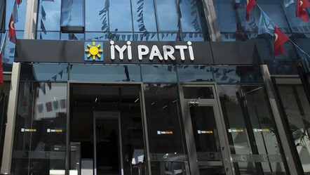 İYİ Parti'de yerel seçim öncesi büyük kriz! Bir toplu istifa daha, kurucu üye 300 kişiyle birlikte istifa etti - politika