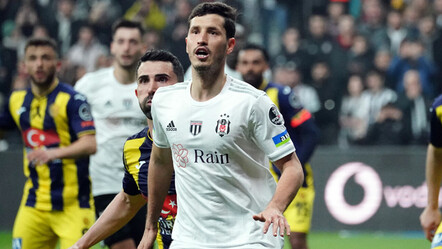 Salih Uçan İngiltere'ye transfer mi oluyor? Türk yıldızla ilgili flaş açıklama - spor