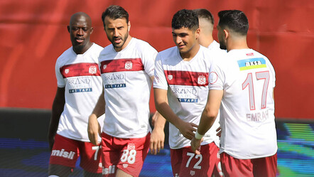 Maç bitti, babasının vefat haberi geldi! Sivasspor stoperi Caner Osmanpaşa'nın acı günü - spor