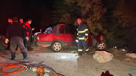 Eskişehir'de korkunç kaza! Kavşakta kamyonla çarpışan otomobil mezarları oldu - gundem