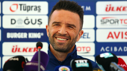 Gökhan Gönül'ün yeni adresi belli oldu! Efsane futbolcunun resmi tanıtımı yapıldı - spor