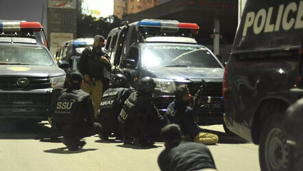 Pakistan'da polis merkezine saldırı: Çok sayıda ölü var - politika