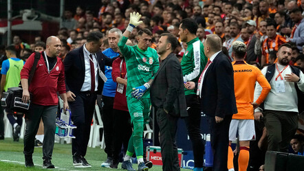Son Dakika Galatasaray haberi: Muslera Bayern Münih maçı öncesi sol kolundan sakatlandı - spor
