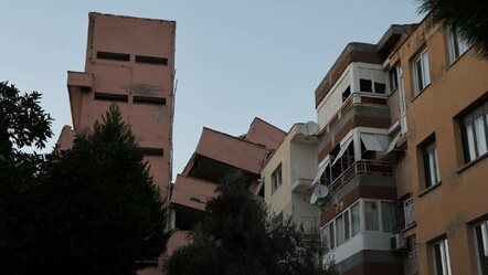 İzmir’de lise binası yan yattı! Çevredeki binalar tahliye edildi - gundem