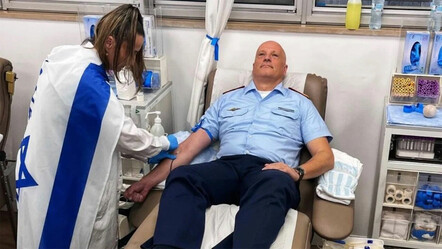 Alman Hava Kuvvetleri Komutanı, İsrail'e kan bağışı yaptı - dunya