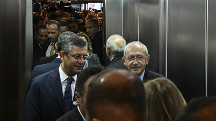 CHP'de devir teslim: Kılıçdaroğlu 13 yıl sonra  koltuğu Özgür Özel'e bıraktı - gundem