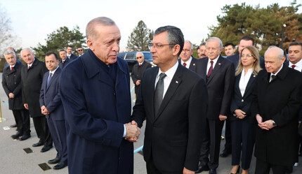 Cumhurbaşkanı Erdoğan ile CHP lideri Özgür Özel Anıtkabir'de ilk kez tokalaştı - gundem