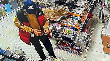 Hırsızın rahatlığı pes dedirtti! Arnavutköy'de telefoncuya giren hırsız kombinine uygun saat ve kordon çaldı - gundem