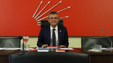 CHP'de Özgür Özel’in ilk toplantısı tartışmalarla başladı - politika
