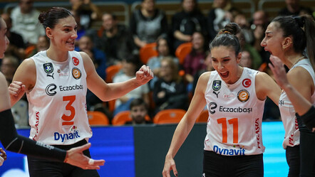 Tijana Boskovic & Hande Baladın ikilisi galibiyeti getirdi (Maritza - Eczacıbaşı Dynavit: 0-3) - voleybol