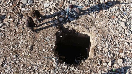 Hatay’da 10 metre derinliğinde obruk! Deprem enkazının altından çıktı - gundem