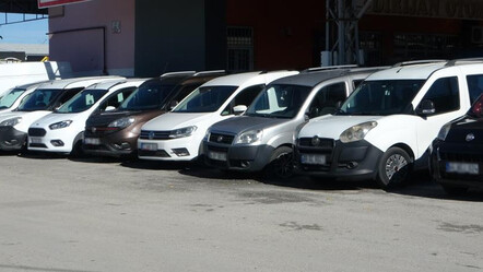 Araç alacaklar dikkat! İkinci el otomobilde fiyatlar 250 bin TL düştü, piyasa hareketlendi - ekonomi