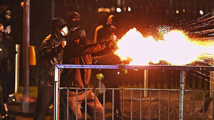 Dublin alev alev! Bıçaklı saldırı ülkeyi karıştırdı: Sokağa dökülen vatandaşlar polisle çatıştı - dunya