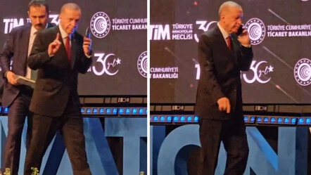 Törende dikkat çeken anlar: Cumhurbaşkanı Erdoğan gelen acil telefon nedeniyle sahneden indi - politika