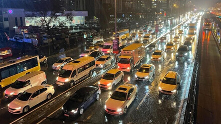 İstanbul'u yağmur vurdu! Trafik yoğunluğu yüzde 87’yi buldu - gundem