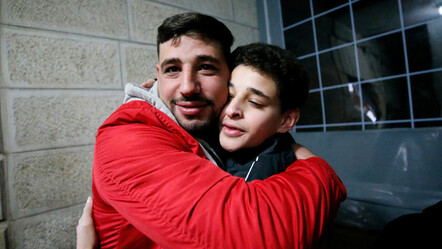 İsrail hapishanesinden kurtuldular! Filistinli 30 kadın ve çocuk esir serbest bırakıldı - dunya