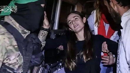 Kassam Tugayları ile İsrailli rehineler arasındaki samimi görüntüler İsrail cephesinde tepki çekti - dunya