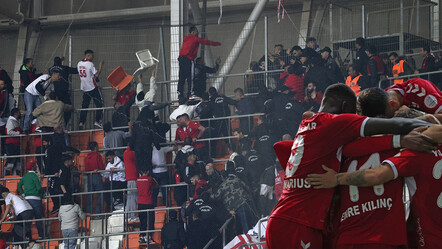 Holiganizm Adana'da hortladı! Samsunspor taraftarına bıçak ve satırla saldırı - spor