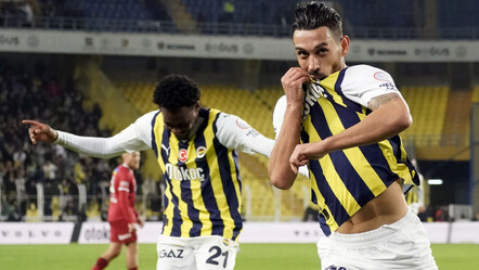 Fenerbahçe Sivasspor'u evinde 4'ledi, liderliği bırakmadı - spor