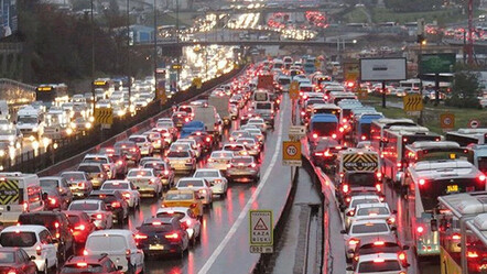 İstanbul’da yağmur trafiği durma noktasına getirdi! Yüzde 85 yoğunluk oluştu - gundem