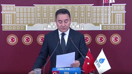 Ali Babacan, gözyaşlarını tutamadı: