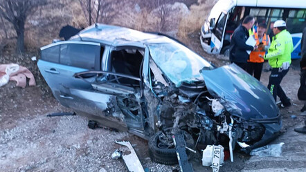Ankara'da can pazarı! Yolcu midibüsü otomobille çarpıştı, çok sayıda yaralı var - gundem