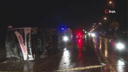 Afyonkarahisar’da facianın eşiğinden dönüldü! Midibüs devrildi: 24 yaralı var - gundem