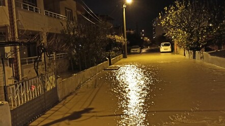 Çanakkale'de sağanak hayatı felç etti: Mahalleleri su bastı, bahçeler göle döndü - gundem