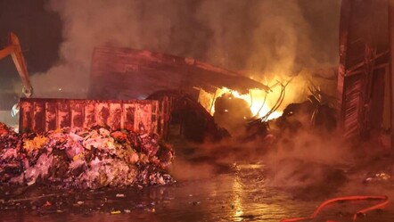 Eskişehir’de geri dönüşüm tesisindeki korkutan yangın 3 saatlik çalışmayla kontrol altına alındı - gundem