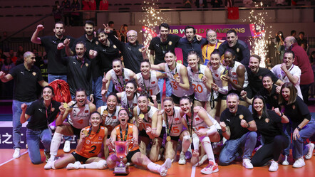 Dünya voleyboluna Türk damgası! Milli takım Avrupa şampiyonu oluyor, kulüpler kupaları topluyor - spor