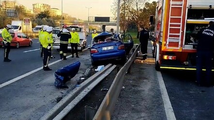 Bariyerlere saplanan otomobilden sağ çıkamadılar, anne ve oğlu hayatını kaybetti - gundem
