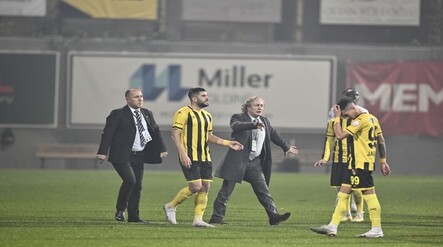 İstanbulspor neden sahadan çekildi? İstanbulspor Trabzonspor maçı iptal mi, ertelendi mi, ne olacak? - spor